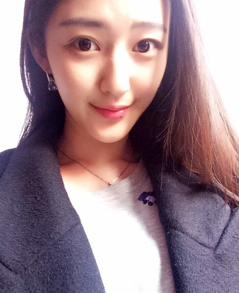 17岁艺考女神走红 因太美考生拒与其同场