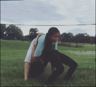 搞笑gif:不要错过追求你的妹子,以后要后悔的