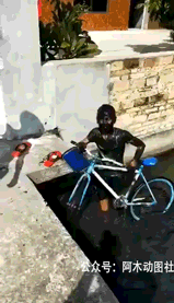 搞笑动态图,有趣的gif:合理用水,不浪费每一滴水,一边